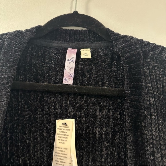 NWT Francesca’s Super Soft Knit Cardigan Size Medium - Picture 2 of 5